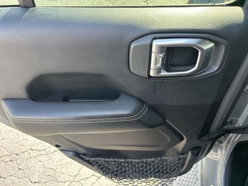 Used 2018 Jeep Wrangler Unlimited Sahara image 37