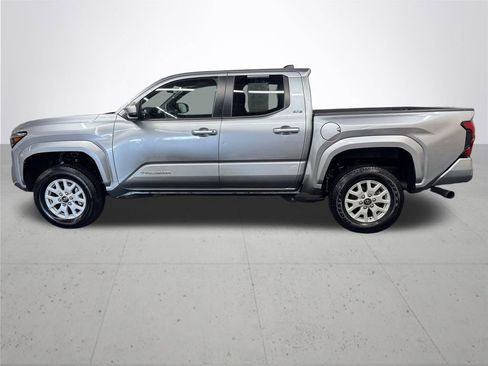 Used 2024 Toyota Tacoma SR5 AWD/4WD image 3