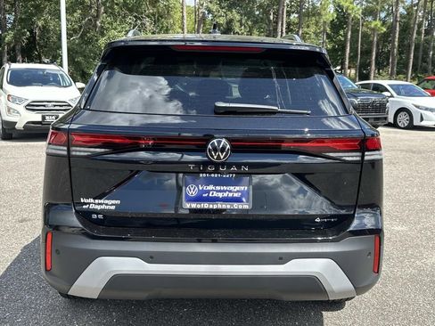 New 2025 Volkswagen Tiguan SE image 3