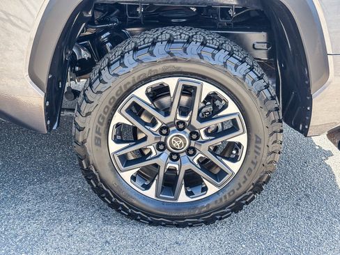 Used 2025 Toyota Tundra Limited AWD/4WD image 13