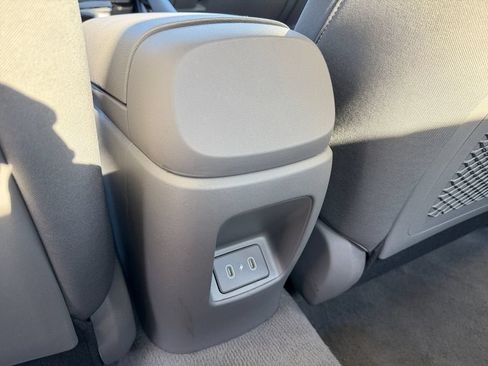 Used 2025 Hyundai Elantra SEL FWD image 33