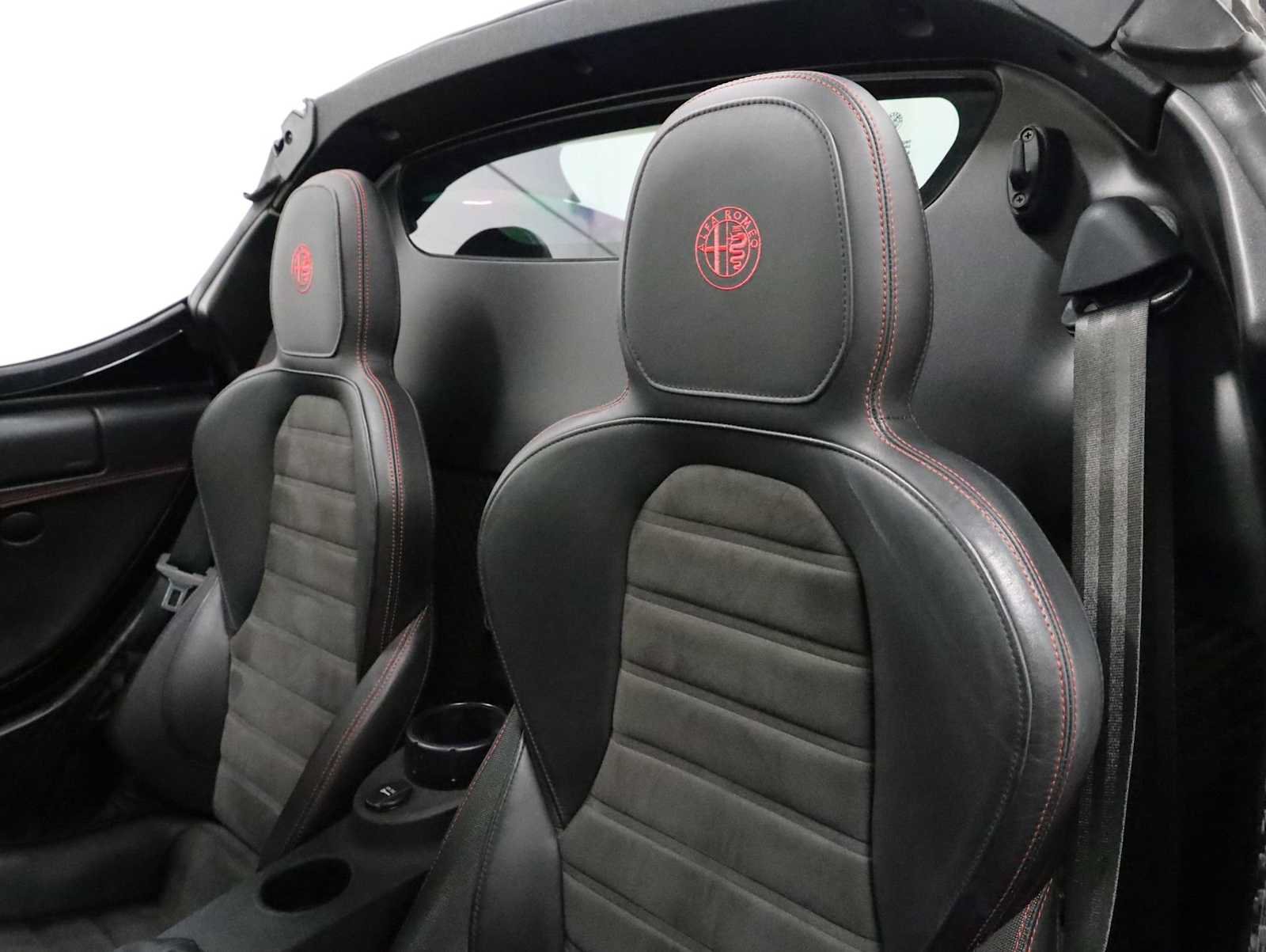 Used 2016 Alfa Romeo 4C Spider RWD image 18