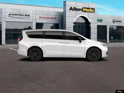 New 2026 Chrysler Pacifica Select image 8