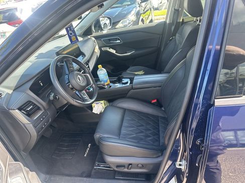 Certified 2024 Nissan Rogue Platinum w/ Platinum Premium Package AWD/4WD image 4