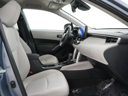 Used 2024 Toyota Corolla Cross LE AWD/4WD image 12
