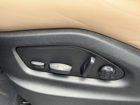 Certified 2025 Porsche Cayenne Coupe AWD/4WD image 25