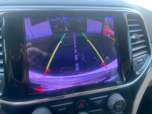 Used 2019 Jeep Grand Cherokee Limited image 38