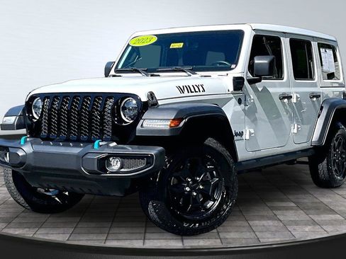 Used 2023 Jeep Wrangler Unlimited w/ Sun & Screen Package AWD/4WD image 13