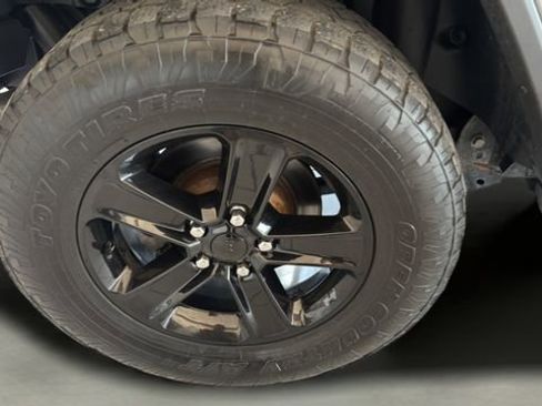 Used 2021 Jeep Wrangler Unlimited Sahara AWD/4WD image 18