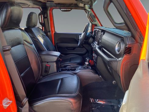 Used 2023 Jeep Wrangler Unlimited Sahara AWD/4WD image 15