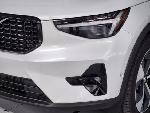 Certified 2026 Volvo XC40 B5 Plus AWD/4WD image 12