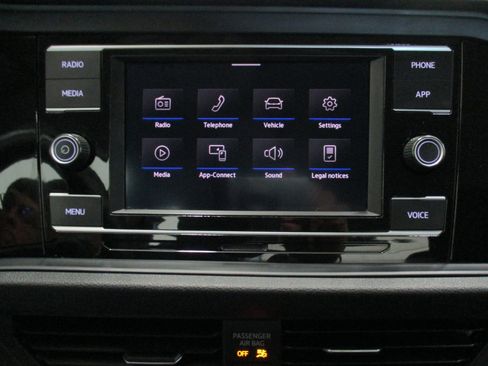 Used 2021 Volkswagen Jetta SE image 19