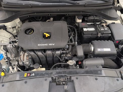 Used 2017 Hyundai Elantra SE FWD image 35