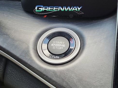 Used 2023 Jeep Grand Cherokee Limited w/ Black Appearance Package image 30