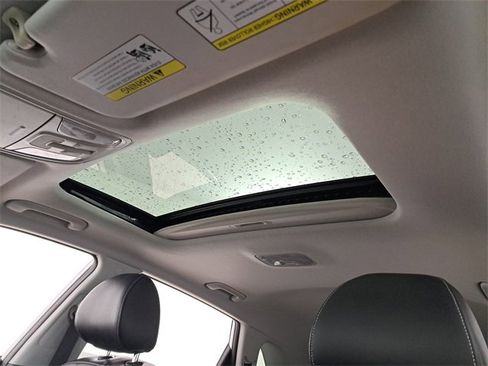 Used 2017 Kia Niro Touring w/ Advanced Technology Package image 21