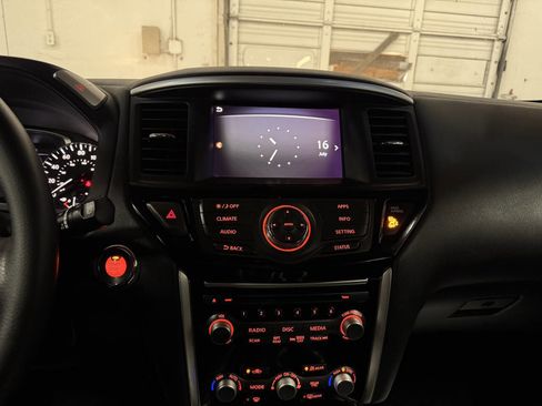 Used 2020 Nissan Pathfinder S image 27