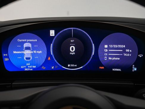 Used 2025 Porsche Macan Electric image 25