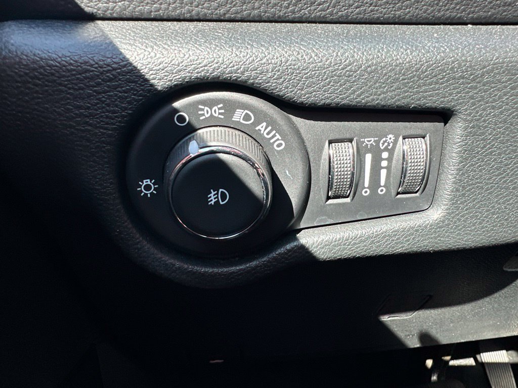Used 2025 Chrysler Pacifica Limited FWD image 41