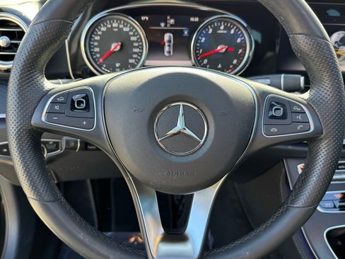 Used 2018 Mercedes-Benz E 400 4MATIC Sedan image 22