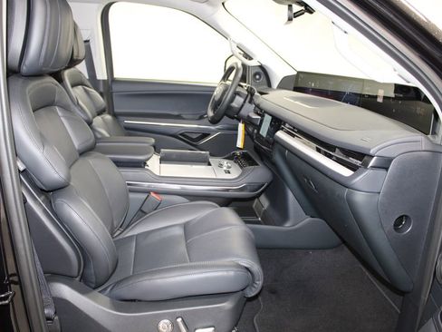 New 2026 Lincoln Navigator L Premier AWD/4WD image 30