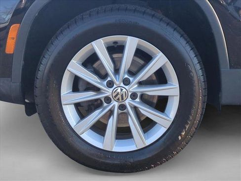 Used 2017 Volkswagen Tiguan Limited w/ Alloy Wheels Package image 22