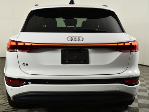 Certified 2025 Audi Q6 e-tron Premium w/ Convenience Package image 8