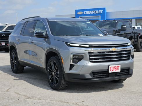 New 2026 Chevrolet Traverse LT FWD image 2