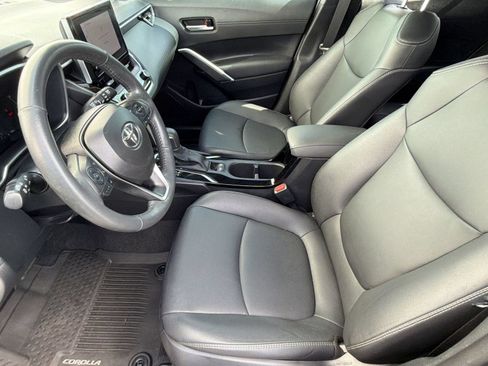 Certified 2024 Toyota Corolla Cross XLE FWD image 5