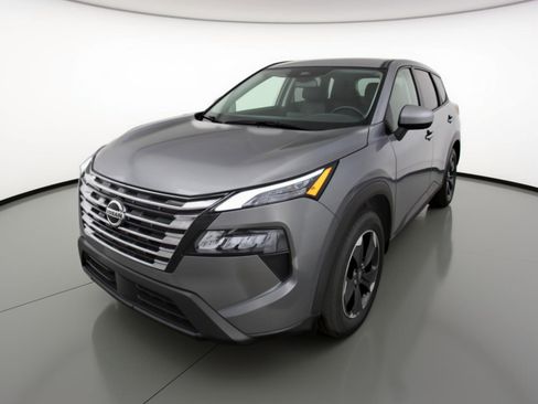 Used 2025 Nissan Rogue SV image 3