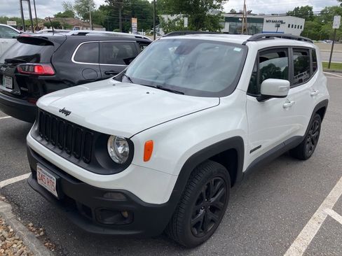 Used 2018 Jeep Renegade Altitude AWD/4WD image 9