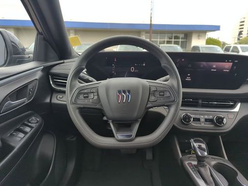 Used 2025 Buick Envista Preferred FWD image 16