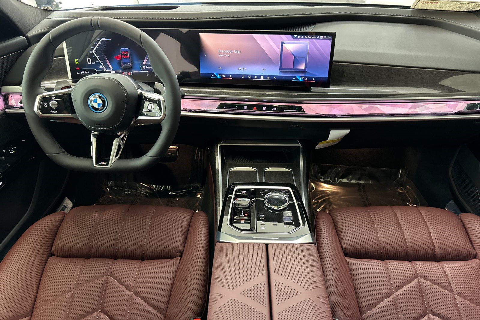 New 2026 BMW 750e xDrive w/ Premium Package AWD/4WD image 15