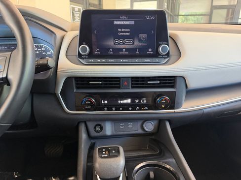 Used 2025 Nissan Rogue SV FWD image 17
