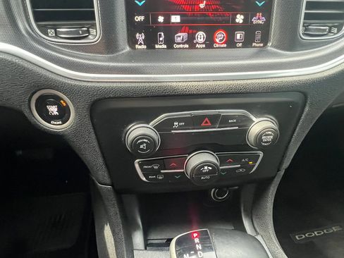 Used 2016 Dodge Charger SXT RWD image 18