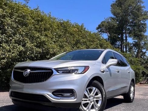 Used 2020 Buick Enclave Essence w/ Sound and Sites Package AWD/4WD image 2