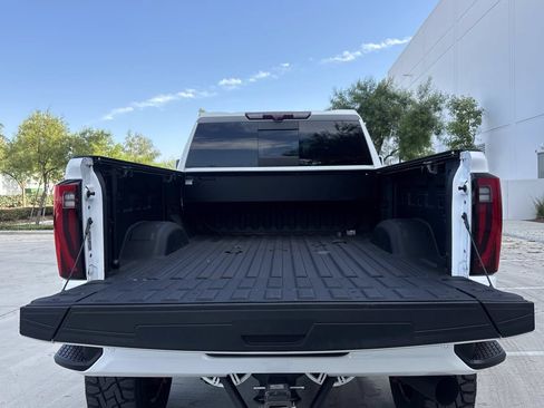 Used 2024 GMC Sierra 2500 Denali Ultimate AWD/4WD image 11