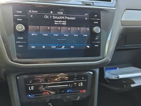 Used 2022 Volkswagen Tiguan SE w/ Panoramic Sunroof Package AWD/4WD image 9