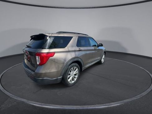 Used 2021 Ford Explorer XLT w/ Equipment Group 202A image 16
