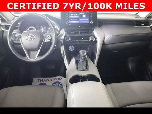 Used 2022 Toyota Venza LE image 16