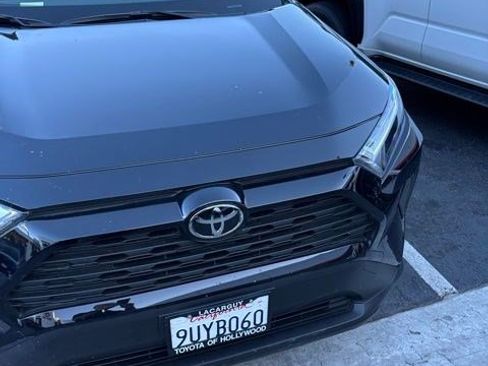Used 2025 Toyota RAV4 XLE AWD/4WD image 5