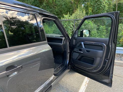 Certified 2024 Land Rover Defender 110 V8 image 17