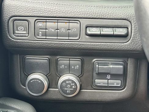 Used 2021 GMC Yukon Denali w/ Denali Premium Package RWD image 24