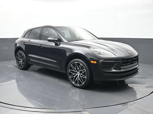 Certified 2025 Porsche Macan AWD/4WD image 25