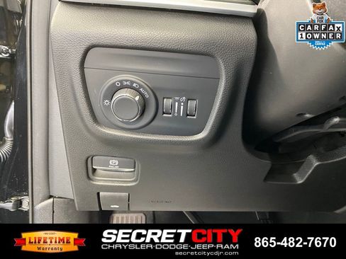 Used 2025 Jeep Grand Cherokee L Altitude AWD/4WD image 13