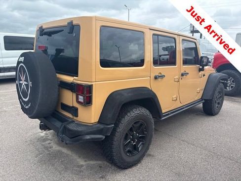 Used 2013 Jeep Wrangler Unlimited Sahara AWD/4WD image 9