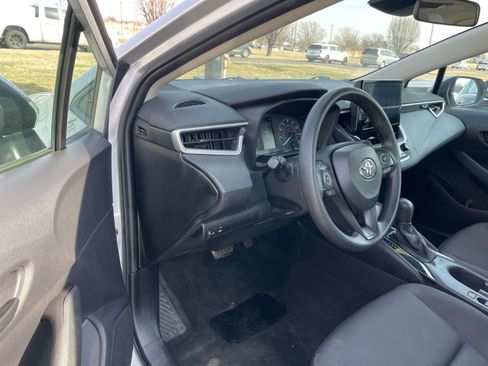 Used 2023 Toyota Corolla LE image 32
