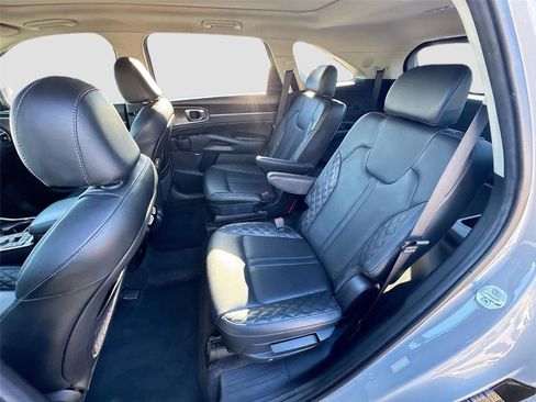 Used 2022 Kia Sorento SX image 25