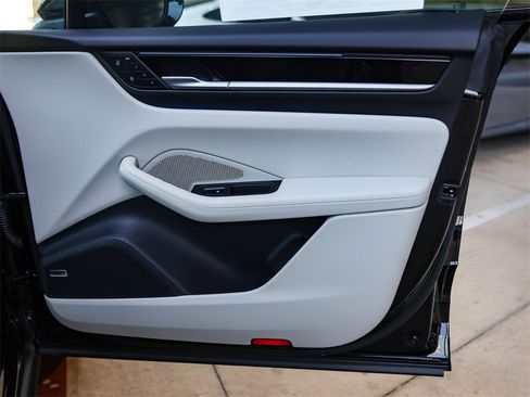 New 2025 Porsche Macan 4 Electric image 36