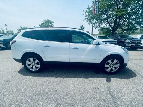 Used 2017 Chevrolet Traverse LT w/ Style and Technology Package FWD image 7