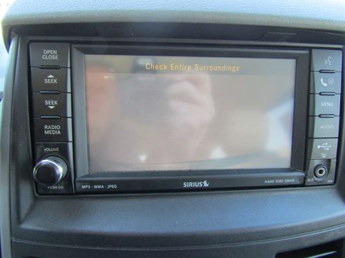 Used 2008 Chrysler Town & Country Touring FWD image 25